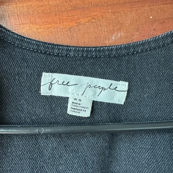 Black Button-Up Vest - Picture 2 of 3